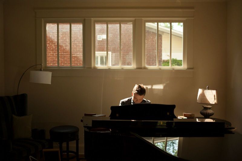 कीथ गेटी पूजा कलाकारों से रुझानों पर गहराई को प्राथमिकता देने का आग्रह करते हैं