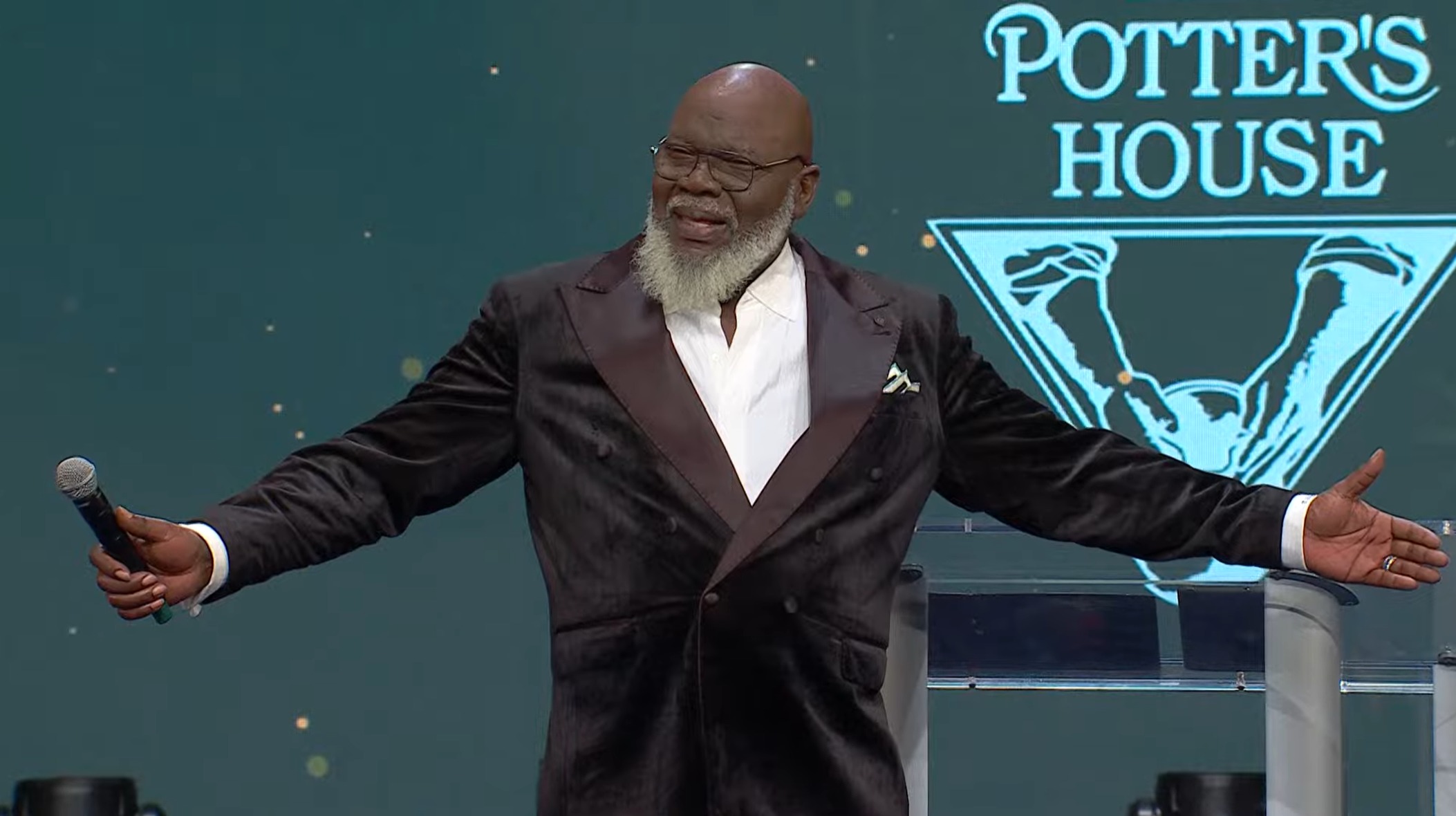 TD Jakes reveals he almost died in return to pulpit TD Jakes reveals he almost died in return to pulpit