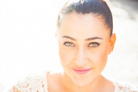 గాయని జెన్నీ ఒర్టెగా తన లొంగిపోవడాన్ని 'విడచిపెట్టడం' ఎలా ఉంది