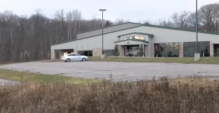 దులుత్ వైన్యార్డ్ యొక్క తాత్కాలిక పాస్టర్ జోహర్ క్లయింట్ పక్కకు అడుగుపెట్టారు