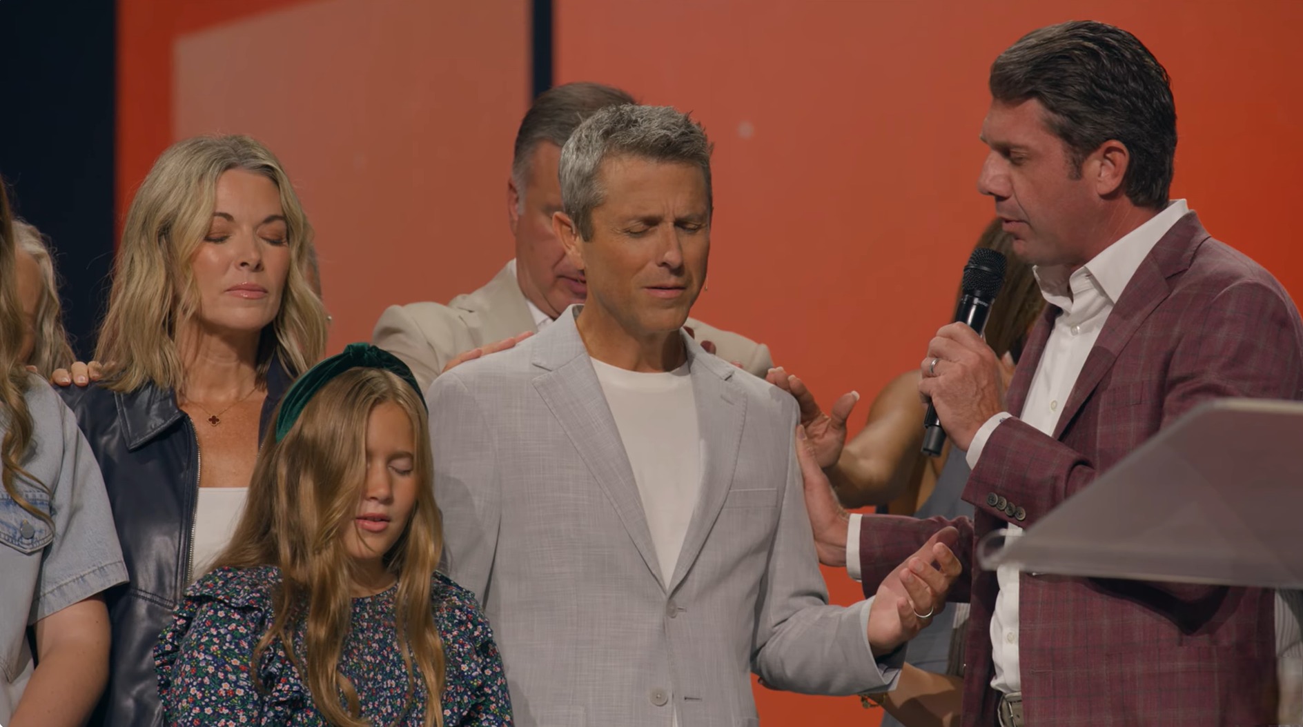 గేట్వే చర్చి అధికారికంగా రాబర్ట్ మోరిస్ పై పేజీని మారుస్తుంది