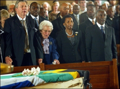 South Africans at a touching ceremony paid farewell to legendary Afrikaner cleric Beyers Naude once labelled a traitor by his own people for rejecting his church's biblical justification of apartheid. (Photo: AFP / POOL / Juda Ngwenya)