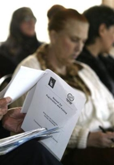 Poll workers who will be running the registration and polling centers for the overseas Iraq election take part in a training session Thursday, Jan. 13, 2005, at a hotel in Los Angeles. (AP Photo/Damian Dovarganes)