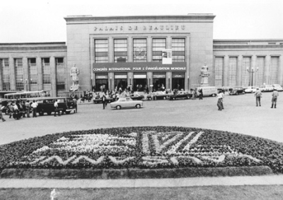 Participants arrive for the International Congress on World Evangelization (Lausanne 74) at the Palais de Beaulieu in Lausanne, Switzerland. 