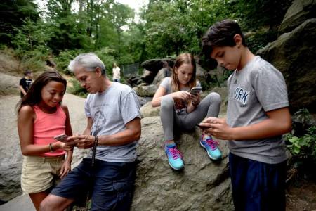 Julia Vitora (L), 11, Barry Vitora, Sabrina McKenna, 11, and Gianni Vitora, 11, play Pokemon Go in Central Park as they enjoy the mild weather at the start of the Labor Day weekend ahead of potential storms on the east coast of the United States caused by Tropical Storm Hermine in New York, U.S., September 3, 2016.