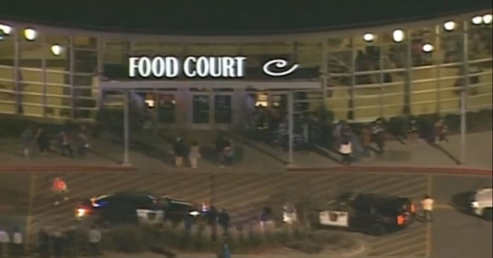 Police gather at Crossroads Center mall in St. Cloud, Minnesota, on September 17, 2016.