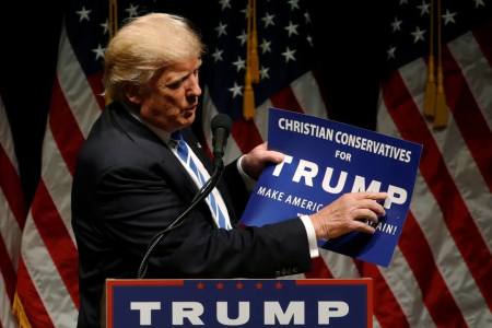 Republican presidential nominee Donald Trump holds a rally with supporters in Council Bluffs, Iowa, U.S. September 28, 2016.