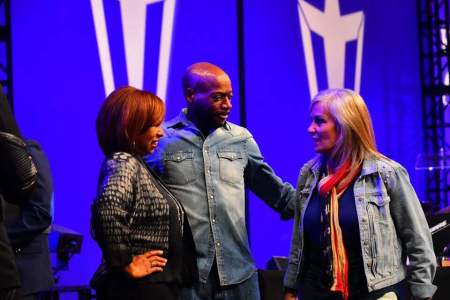 Bishop Eddie Long (C) of New Birth Missionary Baptist Church in Lithonia, Georgia, greets Hannah Tamaki (R), wife of his is spiritual son Pastor Brian Tamaki of New Zealand’s Destiny Church as his wife Vanessa (L) looks on.