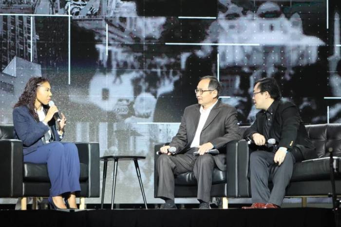 Zhang Heng, associate director of China Gospel Mission and senior pastor at Zaidao Church in Beijing, China (C), testifies about his ministry in China at Movement Day Global Cities in New York City on Wednesday October 26, 2016. Ebony Small, director movement Day & Events, The New York Leadership Center is at his right while Abraham Jiang, ministry leader with Shanghai Logos Church in Shanghai, China is at his left.