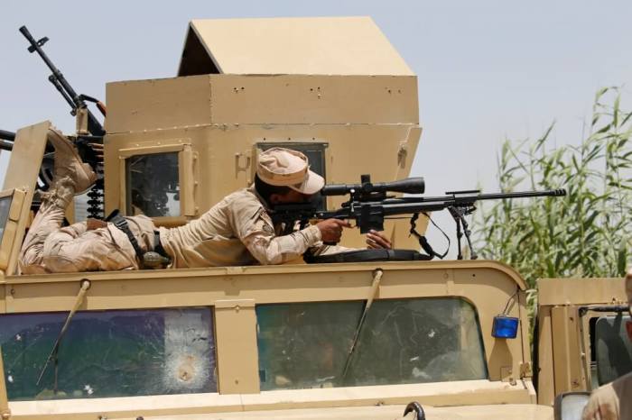 An Iraqi security forces sniper looks through the scope of his rifle near Falluja, Iraq, May 25, 2016.