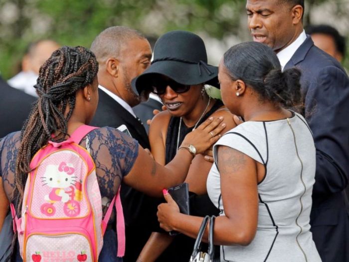 Family members comfort Diamond Reynolds as the casket of Philando Castile is taken into the Cathedral of St. Paul in St. Paul, Minnesota, July 14, 2016.