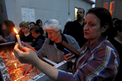 Credit : Iraqi Christians light candles as they attend a Good Friday mass at a church in Baghdad March 25, 2016.