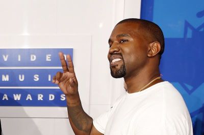 Kanye West arrives at the 2016 MTV Video Music Awards in New York, August 28, 2016.