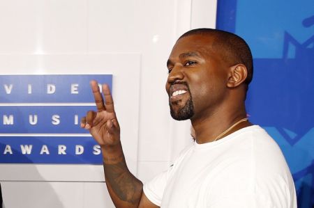 Kanye West arrives at the 2016 MTV Video Music Awards in New York, August 28, 2016.