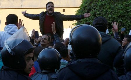 Christians shout slogans against the government in front of Cairo's Coptic Cathedral after an explosion inside the cathedral in Cairo, Egypt, December 11, 2016.