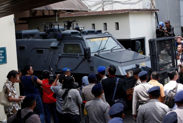 A police vehicle believed to be transporting Jakarta's Governor Basuki Tjahaja Purnama, also known as Ahok, leaves the court house following the first day of his blasphemy trial in Jakarta, Indonesia, December 13, 2016.