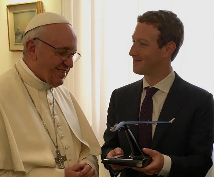 Facebook founder and CEO Mark Zuckerberg (R) meets with Pope Francis (L) in the Vatican in August 2016.