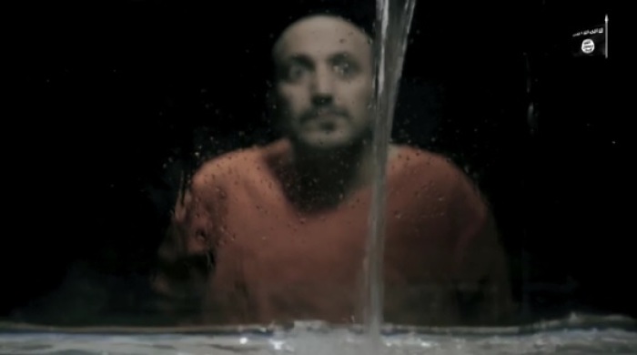 Islamic State executes accused Iraqi spy using fish tank in propaganda video released Jan. 3, 2016.