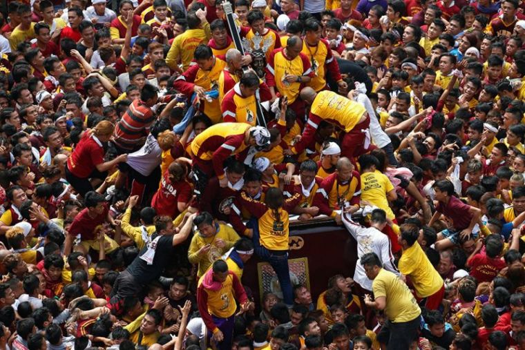 Devotees jostle to touch the image of Black Nazarene as they parade a black statue of Jesus Christ during the annual Catholic religious feast in Manila, Philippines, January 9, 2017.