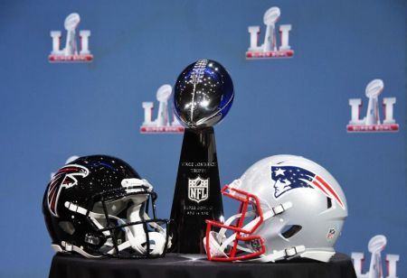 The Atlanta Falcons and the New England Patriots face-off during Super Bowl LI.