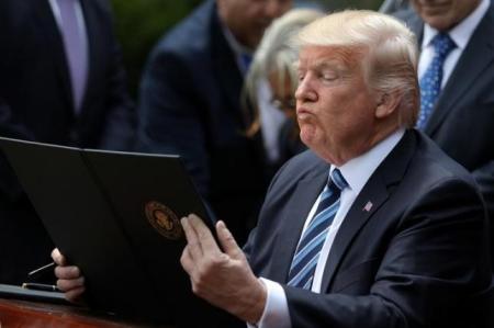 U.S. President Donald Trump prepares to sign the Executive Order on Promoting Free Speech and Religious Liberty during the National Day of Prayer event at the Rose Garden of the White House in Washington D.C. on May 4, 2017.