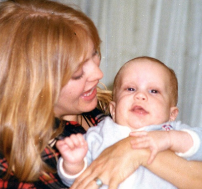 Goldie Hawn holds her song Oliver Hudson