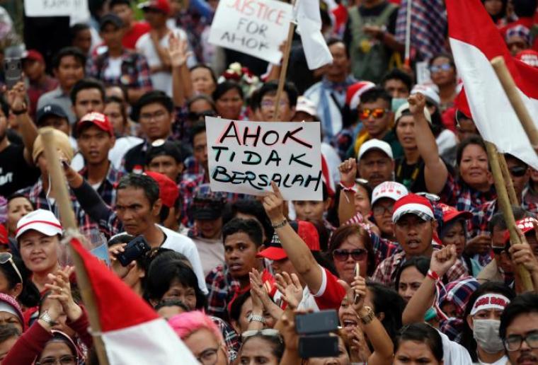 Supporters of Jakarta Governor Basuki Tjahaja Purnama, popularly called Ahok, stage a protest outside Cipinang Prison, where he was taken following his conviction of blasphemy, in Jakarta, Indonesia, May 9, 2017. The sign reads 'Ahok is not guilty.'