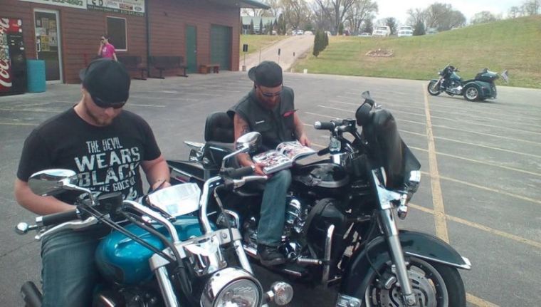 Bikers reading Kingstone comics