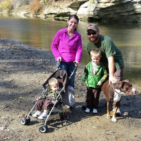 The late Lindsey Schmidt, 29, and her family.