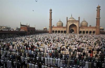 Muslims perform Eid al-Adha prayers at the Jama Masjid in the old quarters of Delhi October 27, 2012.