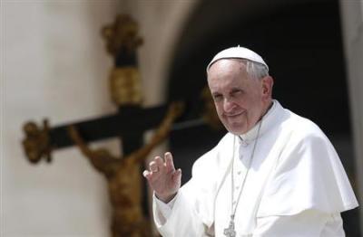 Pope Francis waves as he leaves at the end of his Wednesday general audience at St Peter's Square at the Vatican May 22, 2013.