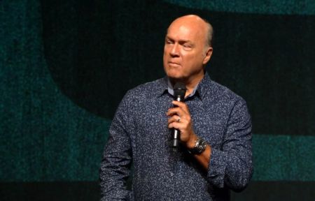 Pastor Greg Laurie preaching on being an example to others.