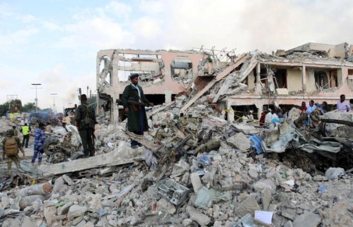 Somali government forces secure the scene of an explosion in KM4 street in the Hodan district of Mogadishu, Somalia on October 15, 2017.