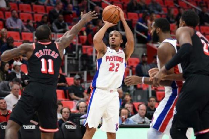 Detroit Pistons guard Avery Bradley (22) shoots as Miami Heat guard Dion Waiters (11) defends on Nov 12, 2017 in Detroit, MI.