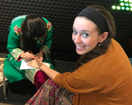 Duggar daughter Jill Dillard gets a henna tattoo, December 4 2017.