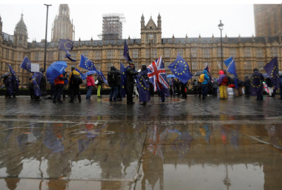 Anti-Brexit protesters outside the British Parliament in London