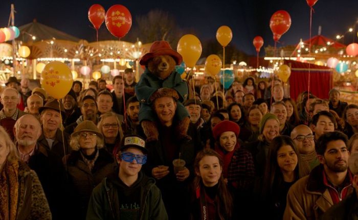 Hugh Bonneville, Julie Walters, Ben Whishaw, Sally Hawkins, Madeleine Harris, and Samuel Joslin in Paddington 2 (2017)