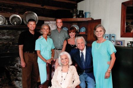 A Billy Graham family gathering in 2003, four years before Ruth Graham passed away.