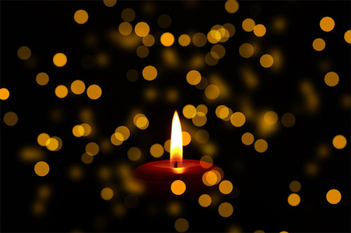 https://pixabay.com/en/mourning-candle-obituary-die-death-3064504/