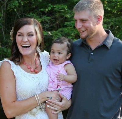 Ashley Ford (L), her daughter (C) and husband Mike (R).