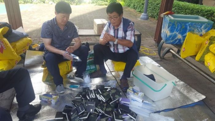 North Korean Refugees Human Rights Association of Korea, chaired by Kim Yong Hwa, carrying out a rice bottle launch on June 14, 2018, from Kanghwa Island in South Korea.