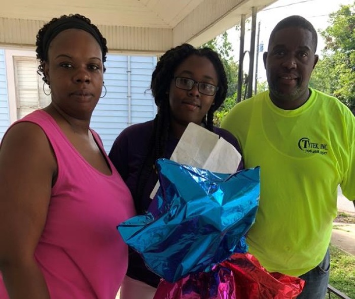 Mykehia Curry (c), Pastor Jerome Jones (R) and Curry's mother, Katina Mitchell (L)