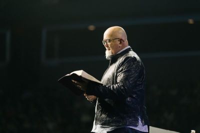 Pastor James MacDonald preaches at Harvest Bible Chapel.