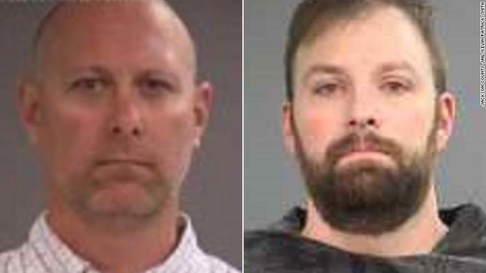 Kevin Patrick Smith (L) says he punched Donald Courtney Biggs (R) during a sentencing hearing in federal court in Medford, Oregon, on August 22, 2018.