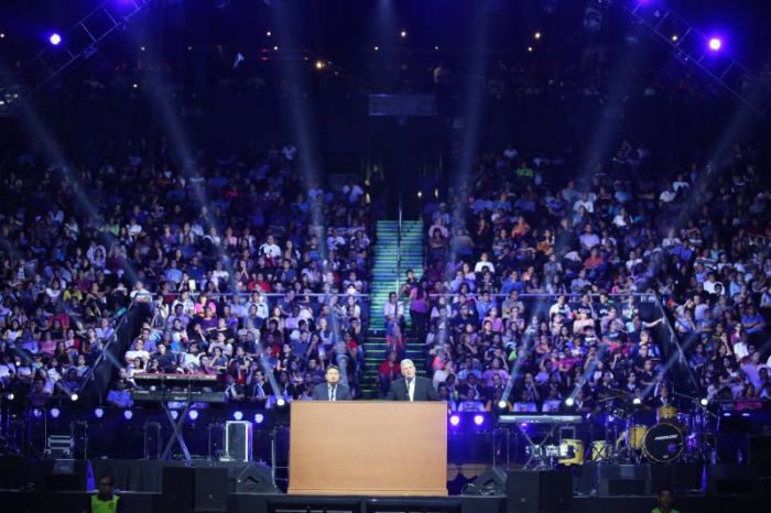 Franklin Graham speaks during Festival de Esperanza in Monterrey, Mexico in October 2018.