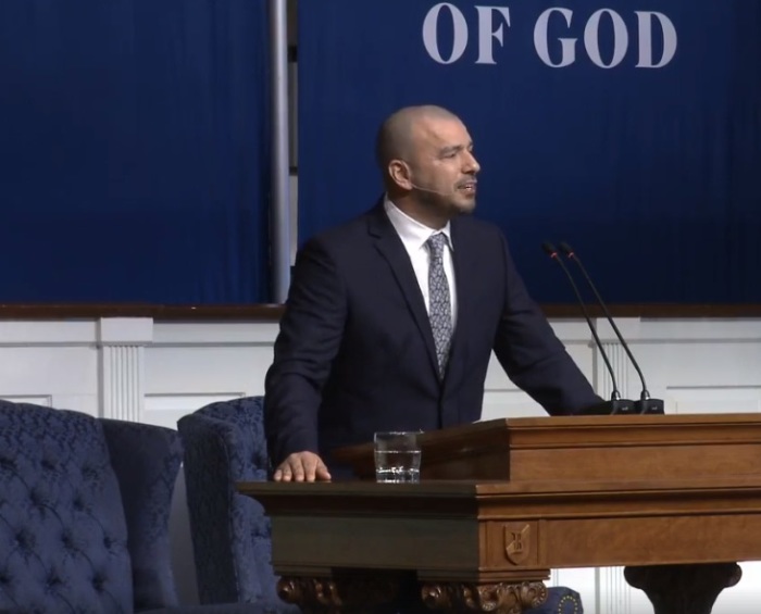 Noe Garcia, senior pastor of North Phoenix Baptist Church of Phoenix, Arizona, speaking at the Oct. 18, 2018 chapel service at The Southern Baptist Theological Seminary.