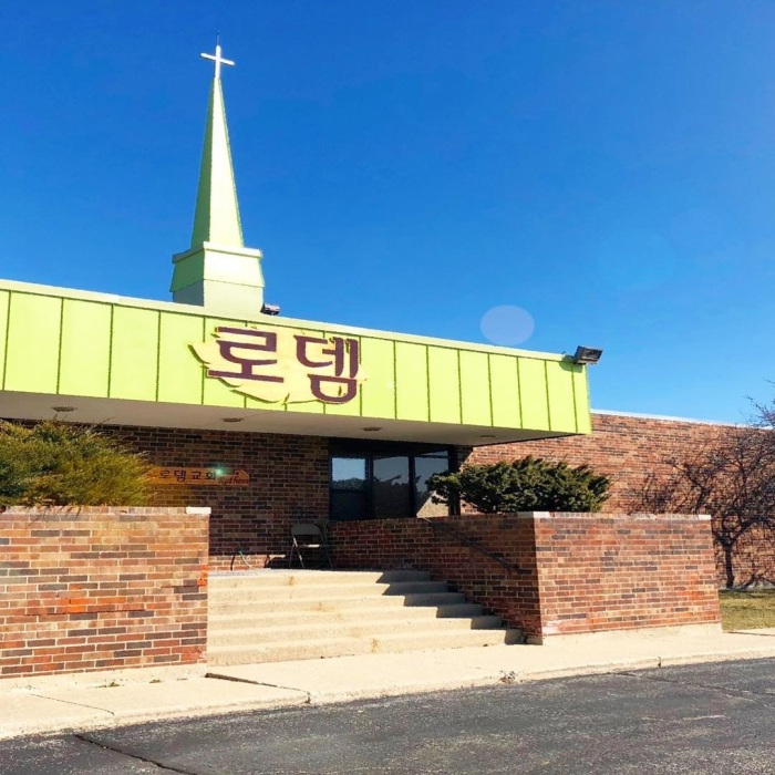 Outside the Rothem Church in Arlington Heights, Ill.