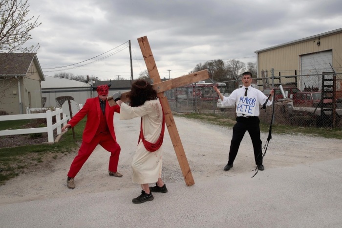 DES MOINES, IOWA - APRIL 17: Anti-gay and pro-life demonstrators with The Society for Truth and Justice protest outside of a campaign event hosted by Democratic presidential candidate and South Bend, Indiana Mayor Pete Buttigieg on April 17, 2019 in Des Moines, Iowa. Buttigieg is on his first visit to the state since announcing that he was officially seeking the Democratic nomination during a rally in South Bend on April 14.