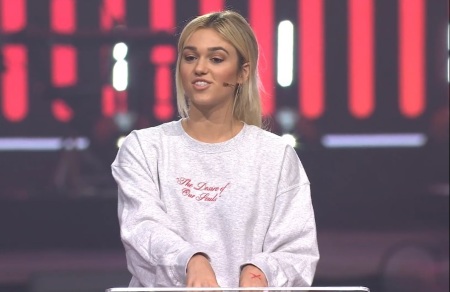 'Duck Dynasty' star Sadie Robertson preaches at Passion 2020 in Atlanta, Georgia on Jan. 1, 2020. 