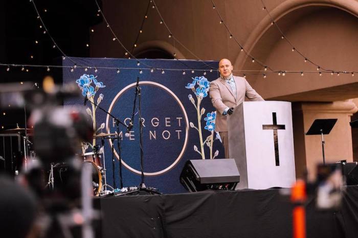 Pastor Tim Thompson of 412 Church Murrieta preaches, April 2020.